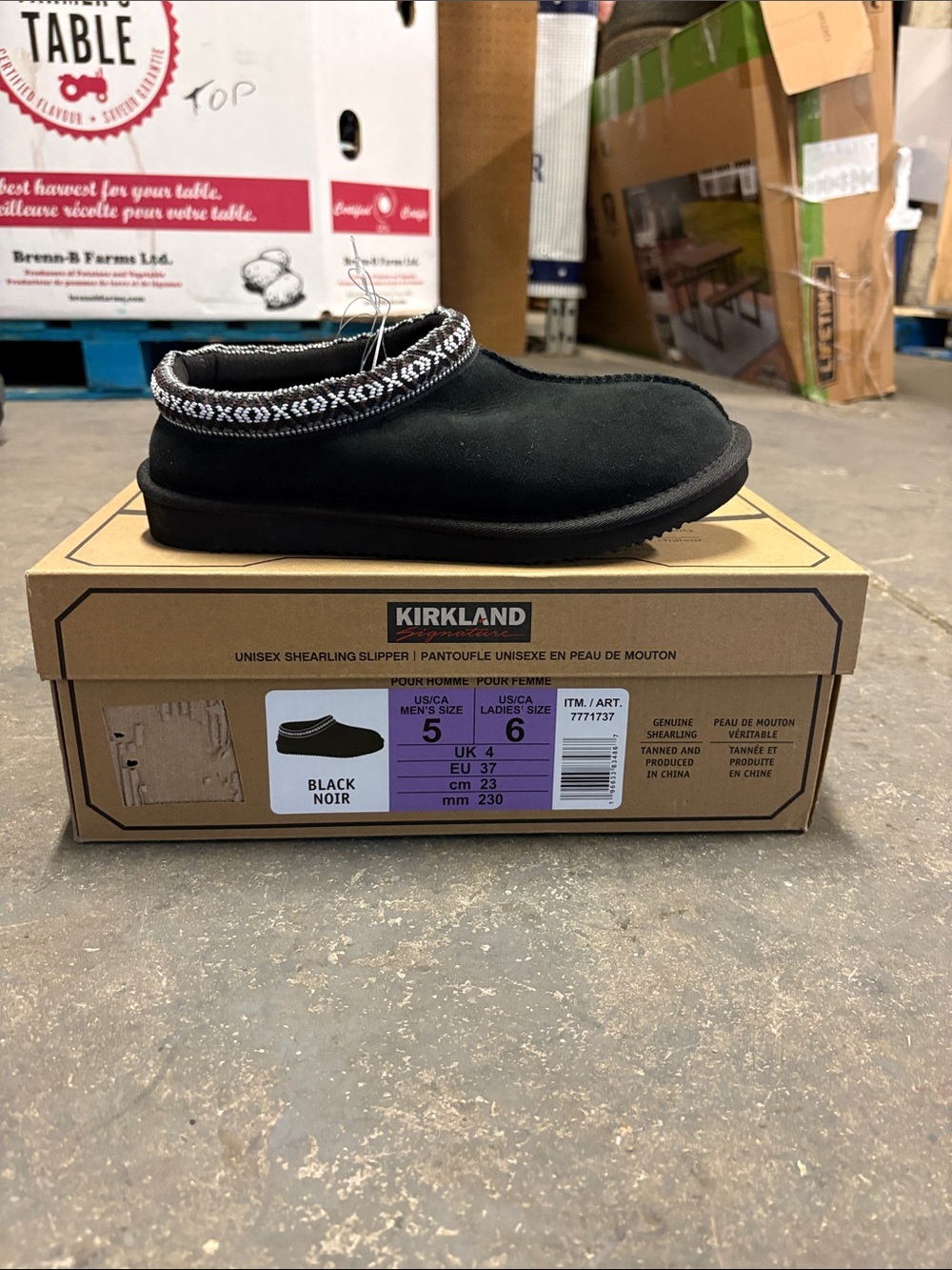 Kirkland Unisex Black Shearling Slipper